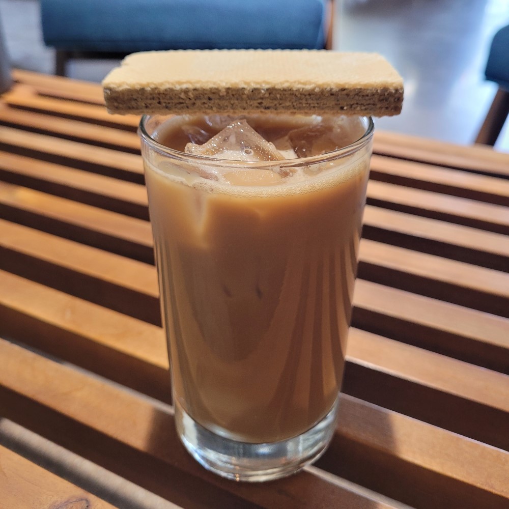 Chinese snacks: sesame wafers