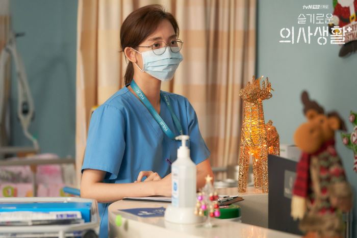 Gyeol wearing a mask!