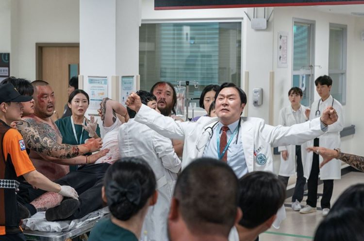 Dr. Han in Trauma Code