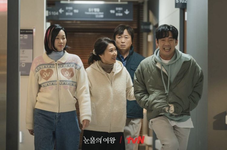 Hyun-Woo's family in Queen of Tears