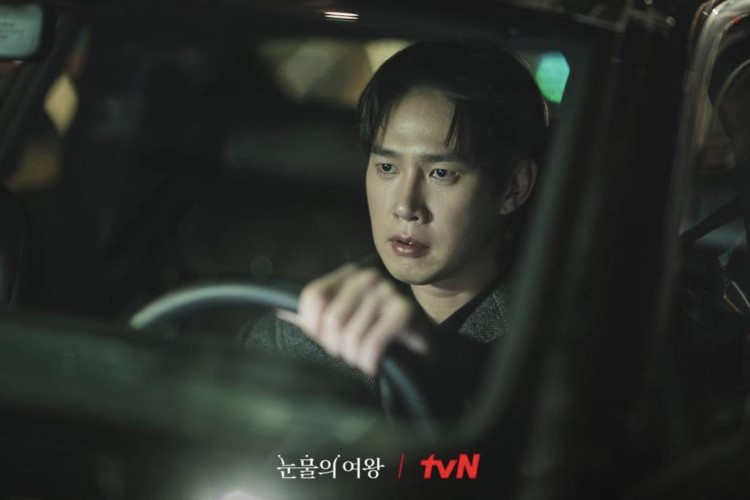 Park Sung-Hoon as Yoon Eun-Sung in Queen of Tears