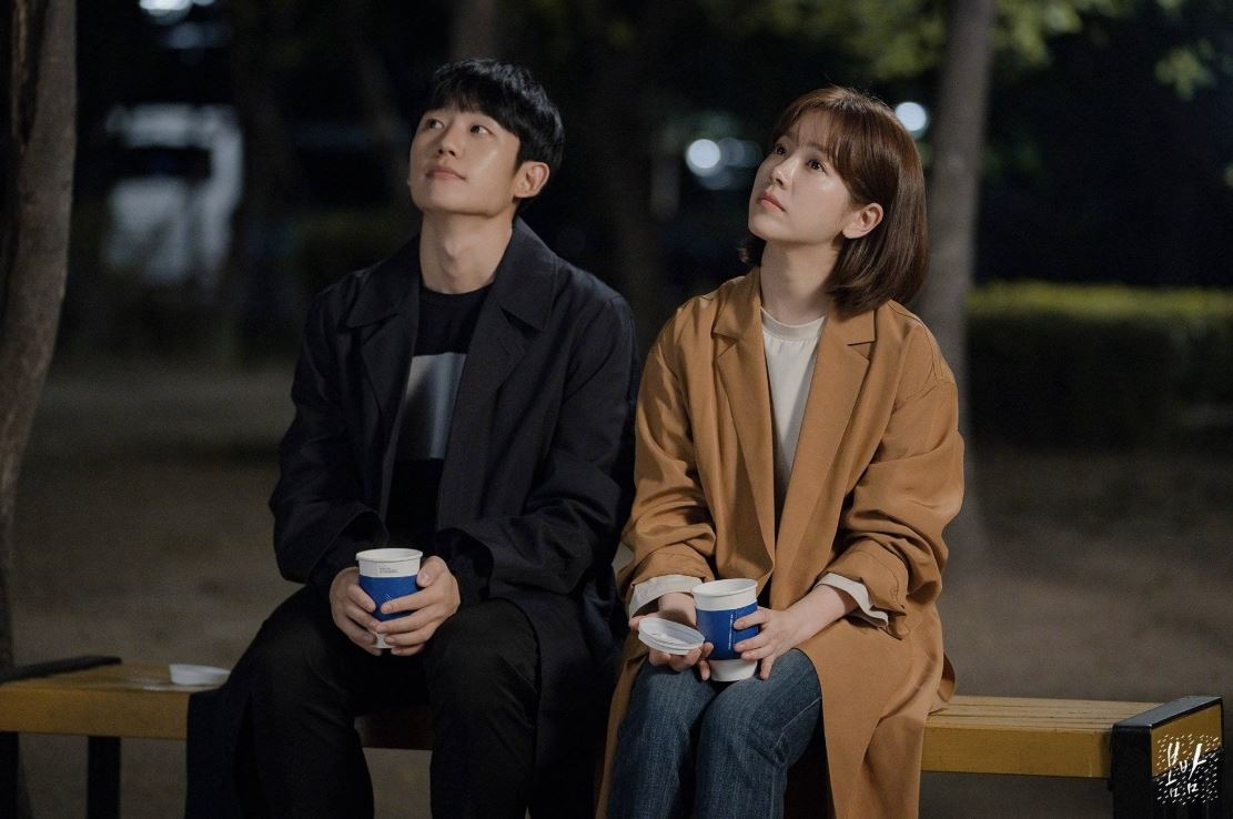 Ji-Ho and Jeong-In's midnight conversations